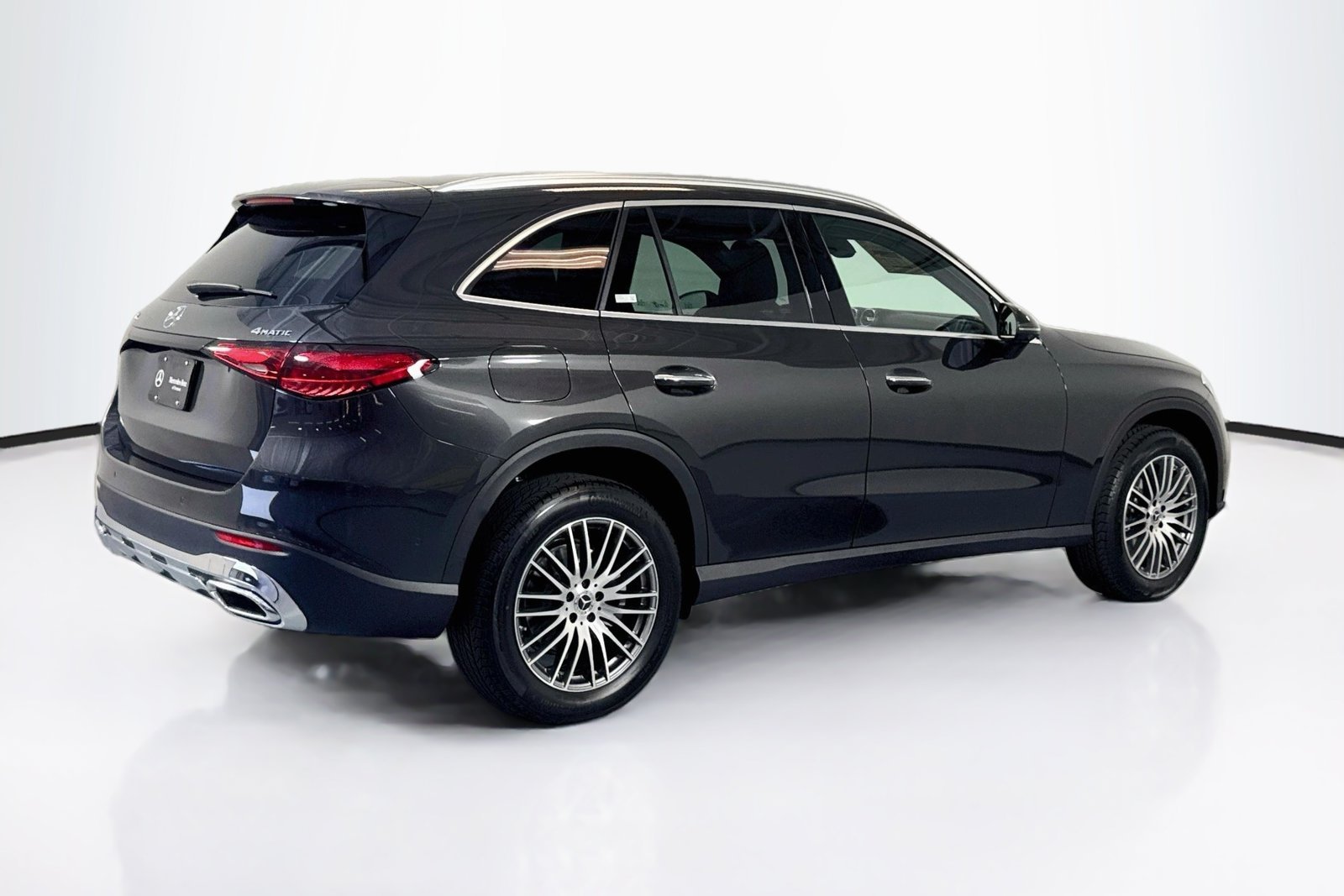 New 2027 Graphite Grey Metallic Mercedes-Benz GLC 300 image 5