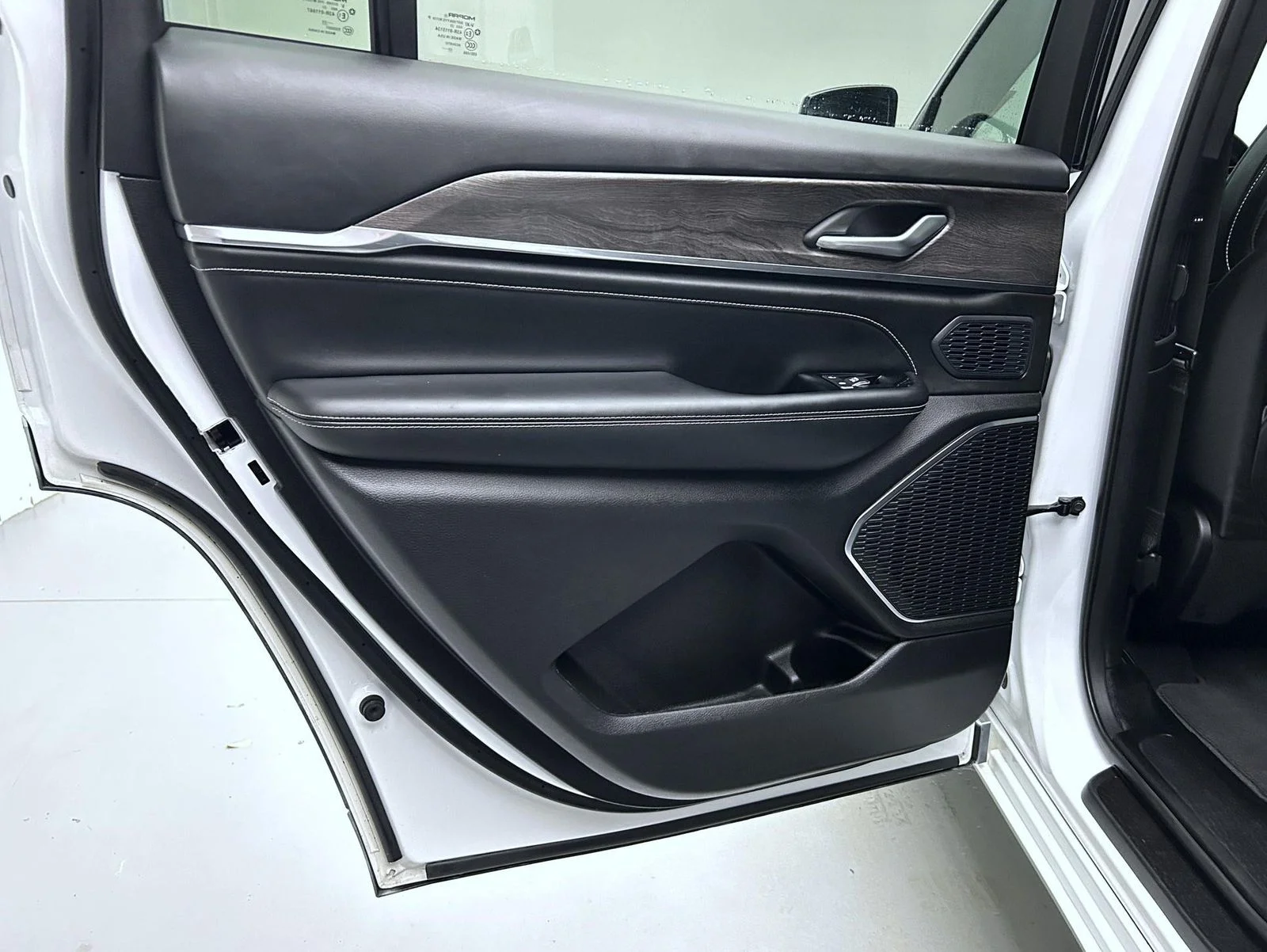 Used 2024 White Jeep Overland image 21