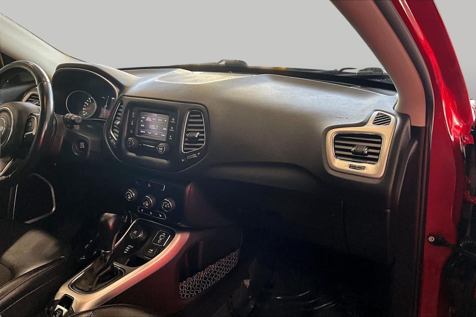 Used 2018 Redline Pearlcoat Jeep Latitude image 19