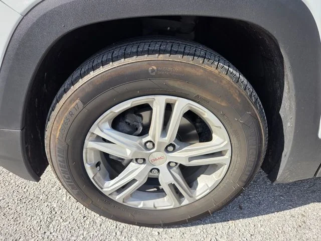 Used 2022 White GMC SLE image 7