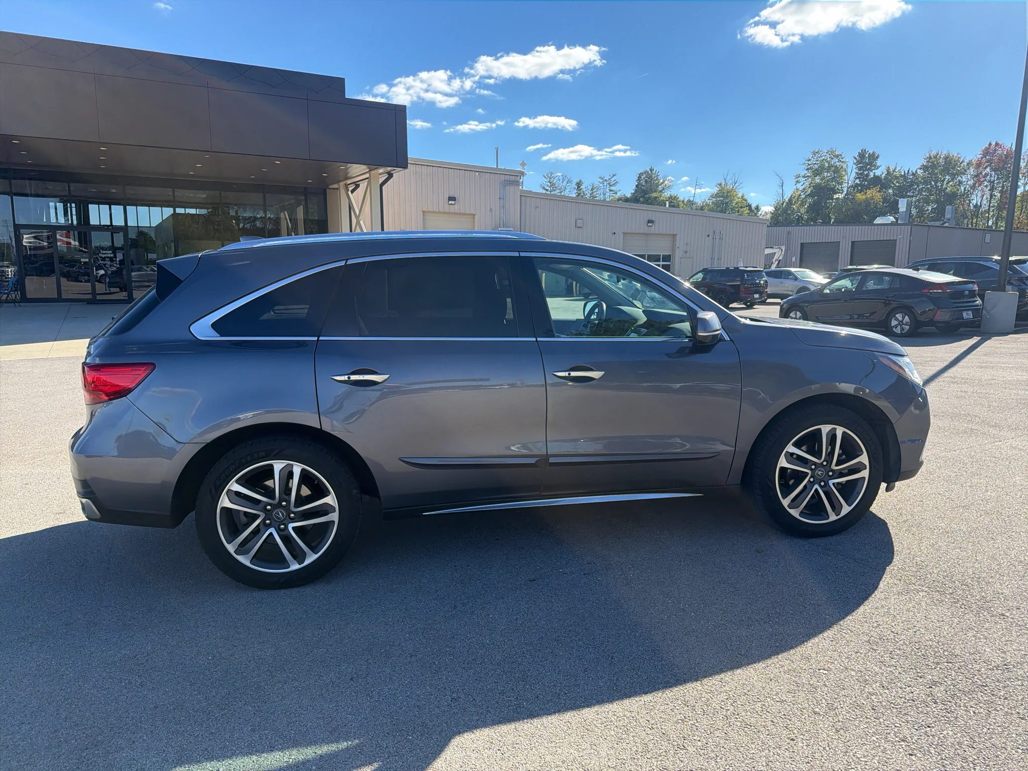 Used 2018 Modern Steel Metallic Acura w/Advance/Entertainment Pkg image 2