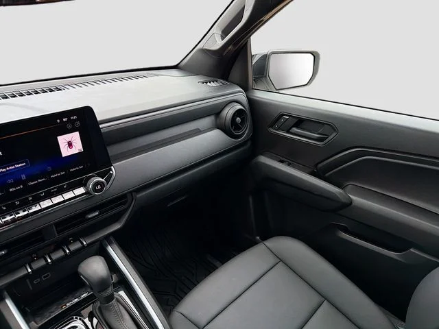 Used 2025 White Chevrolet Trail Boss image 23