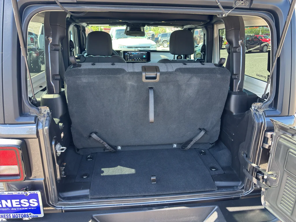 Used 2025 Granite Crystal Metallic Clearcoat Jeep Willys image 14