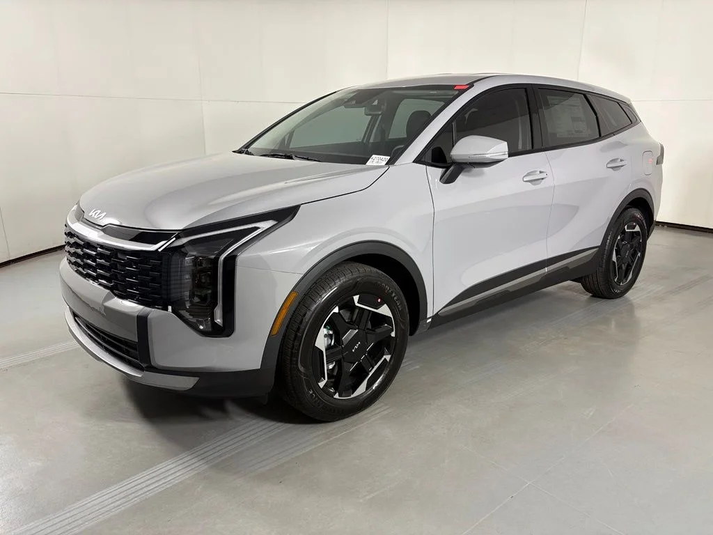 New 2027 Wolf Gray Kia S image 4