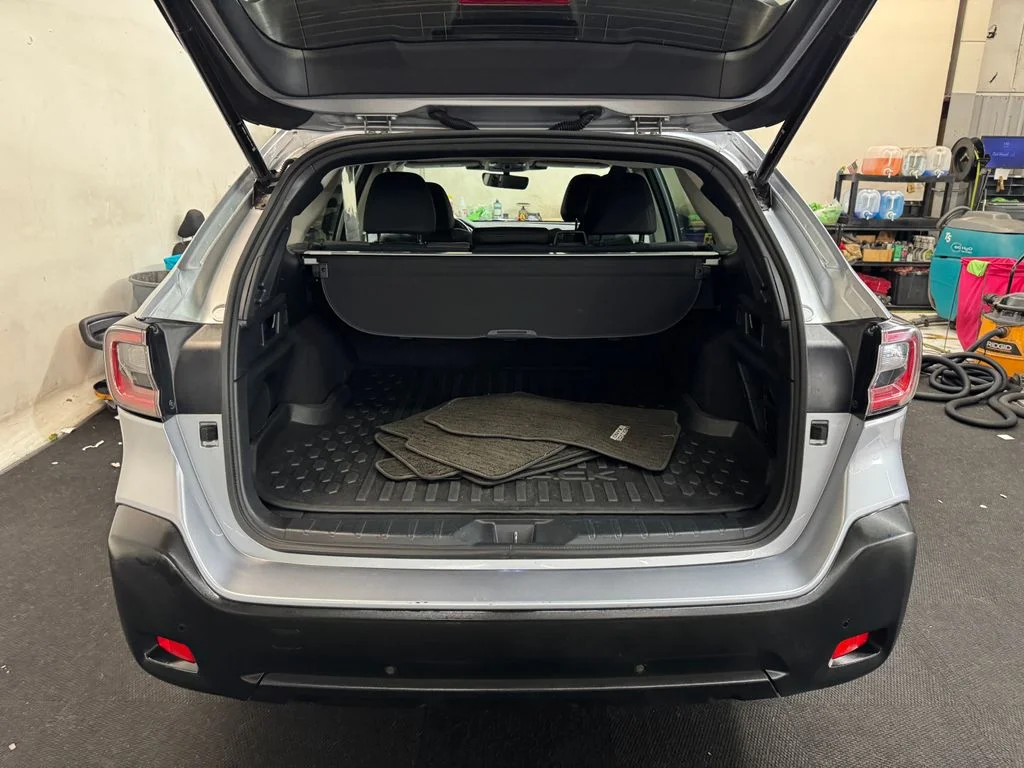 Used 2025 Silver Subaru Onyx Edition image 6