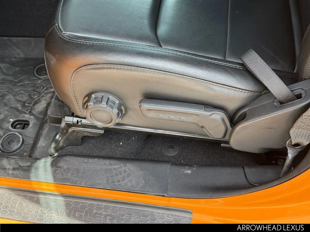 Used 2021  Jeep Unlimited Sahara Altitude image 17