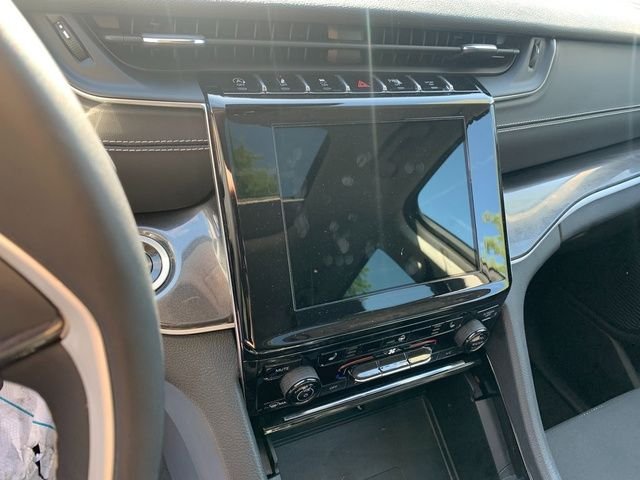 Used 2023 Red Jeep Laredo image 12