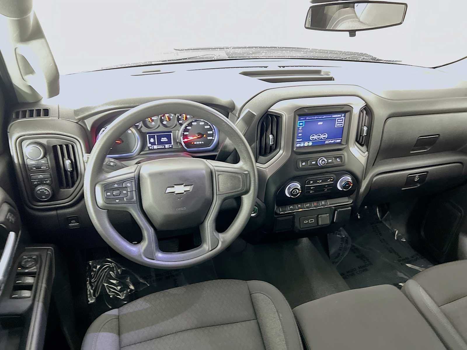 Used 2022 Silver Ice Metallic Chevrolet Custom image 21