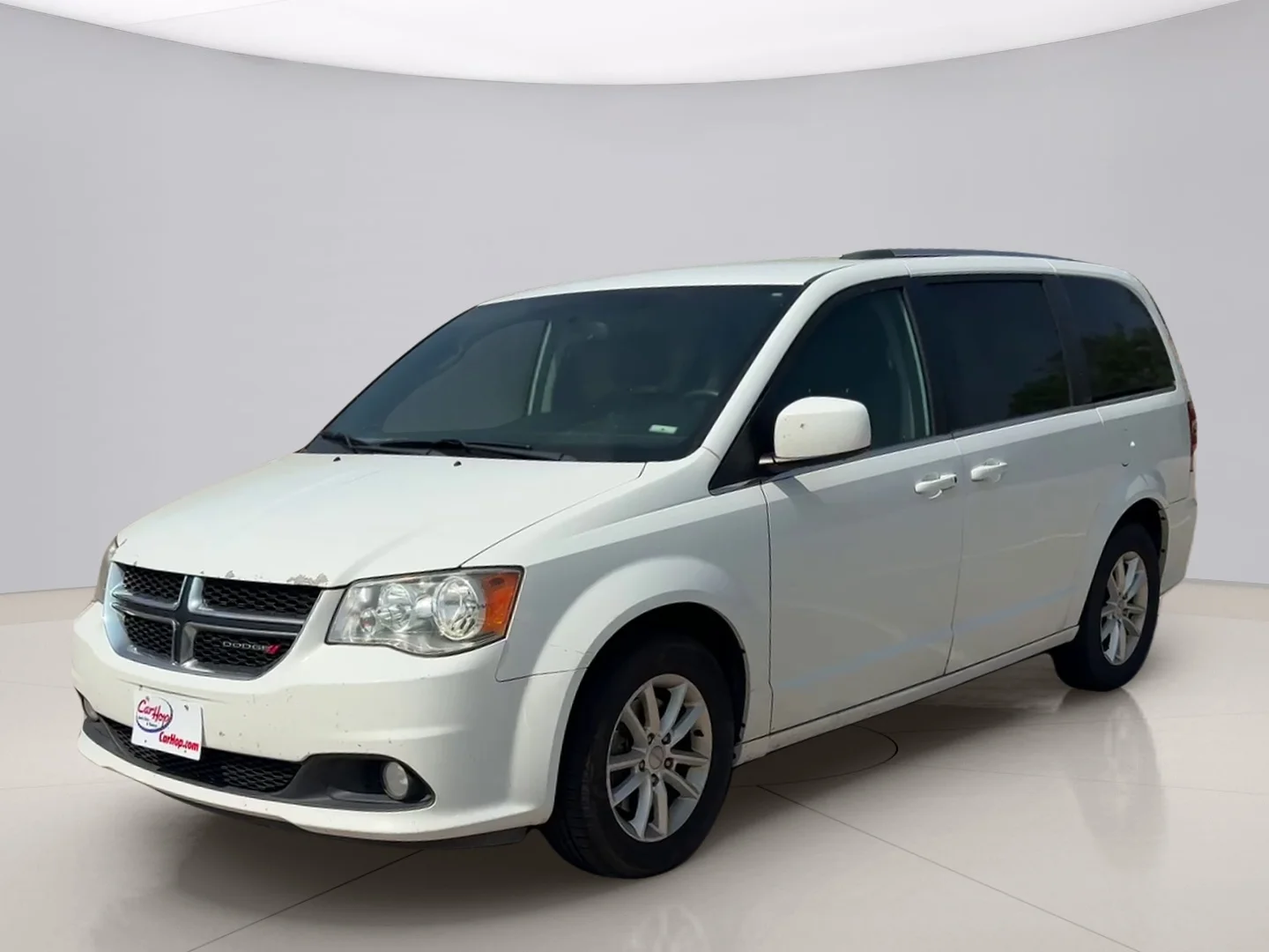 Used 2018 White Dodge SXT image 1