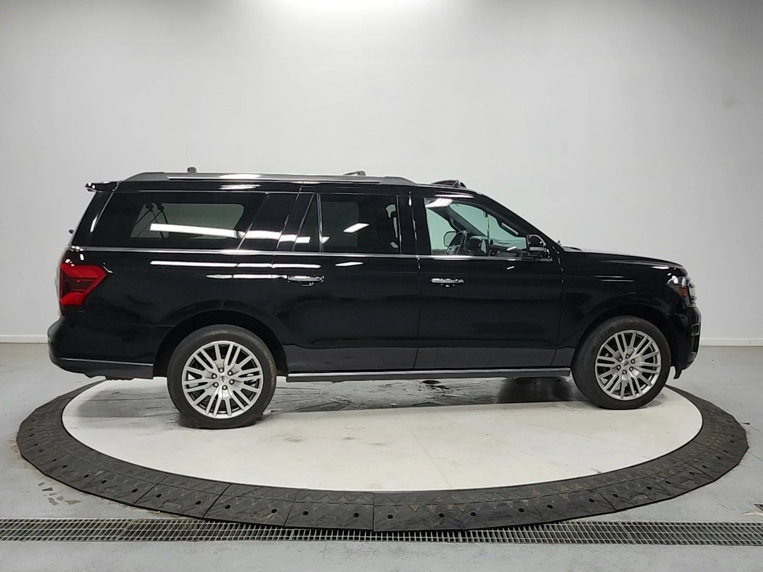 Used 2023 Black Ford Limited image 8