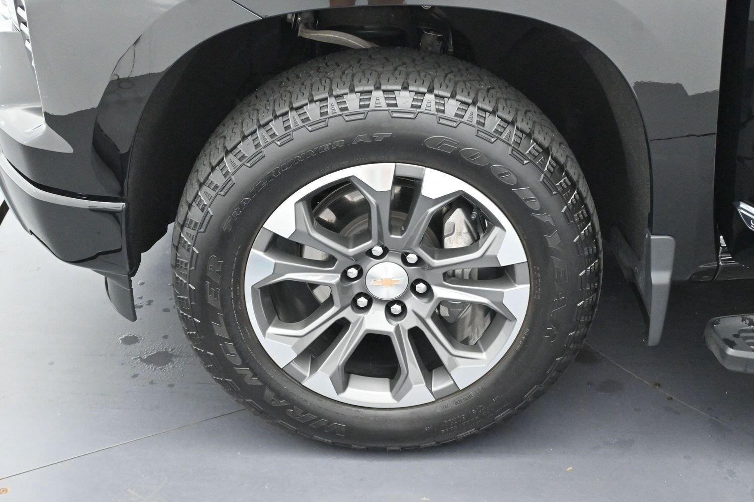 Used 2026 Black Chevrolet High Country image 32