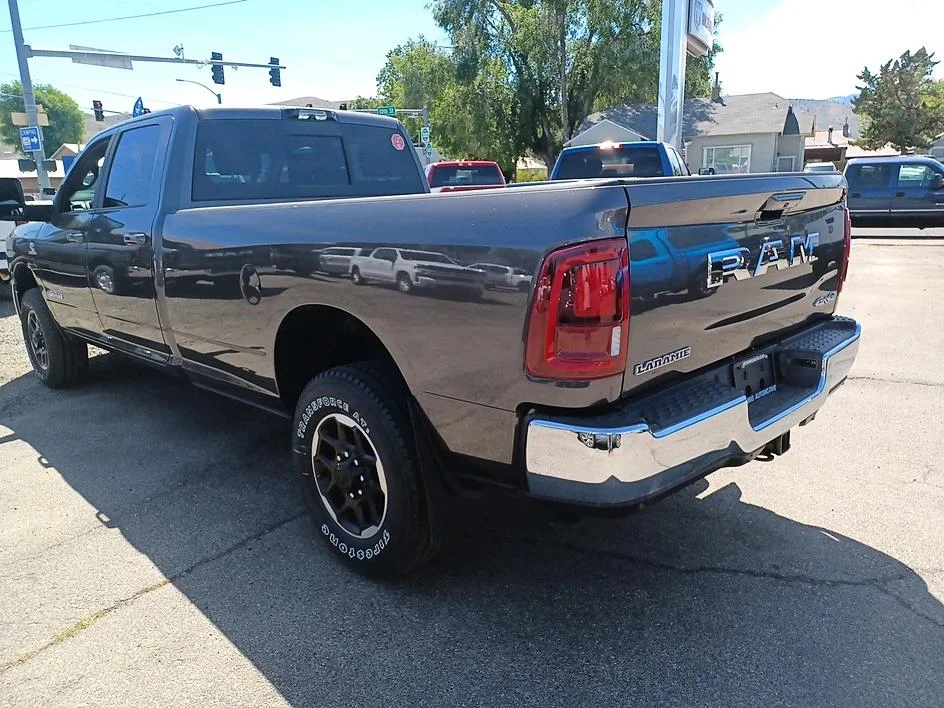 2026 RAM 3500 Laramie - Photo 11