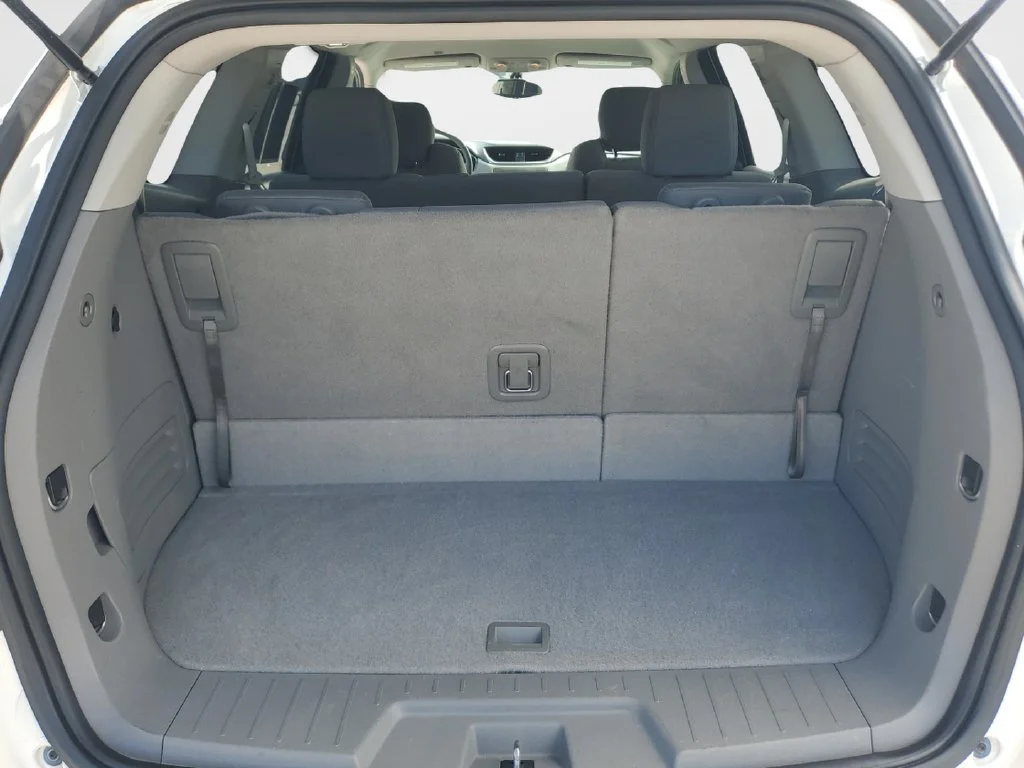 Used 2013 White Chevrolet LS image 9