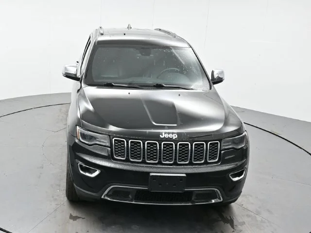 Used 2017 Diamond Black Crystal Pearlcoat Jeep Limited image 18