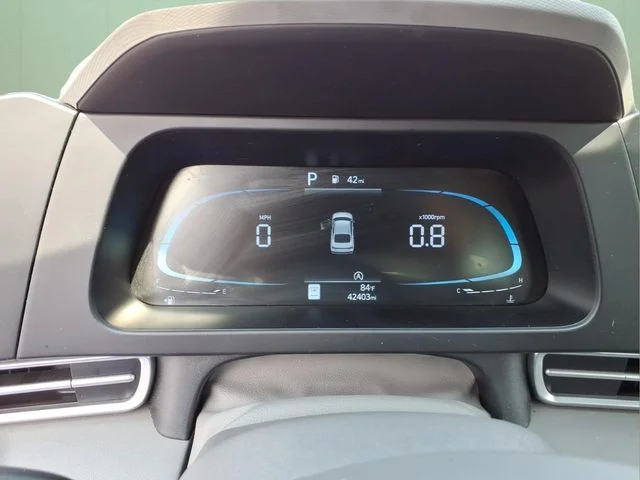 Used 2025 White Hyundai SE image 20