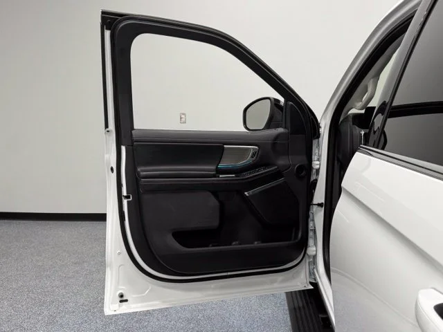 Used 2025 White Ford Platinum image 11