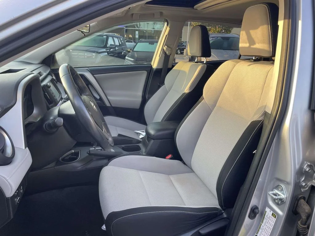 Used 2016 Silver Sky Metallic Toyota XLE image 8