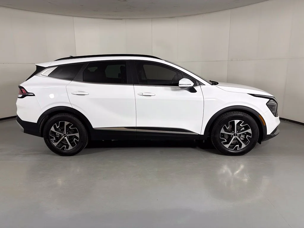 Used 2025 White Kia EX image 9