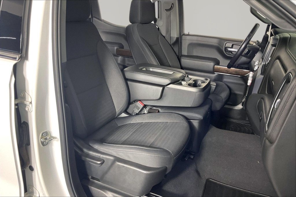 Used 2019 White GMC SLE image 25