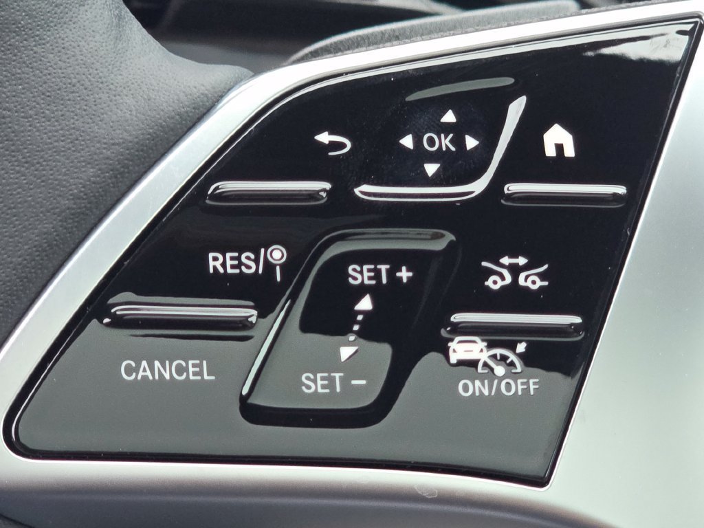 New 2027 Polar White Mercedes-Benz GLC 300 image 73