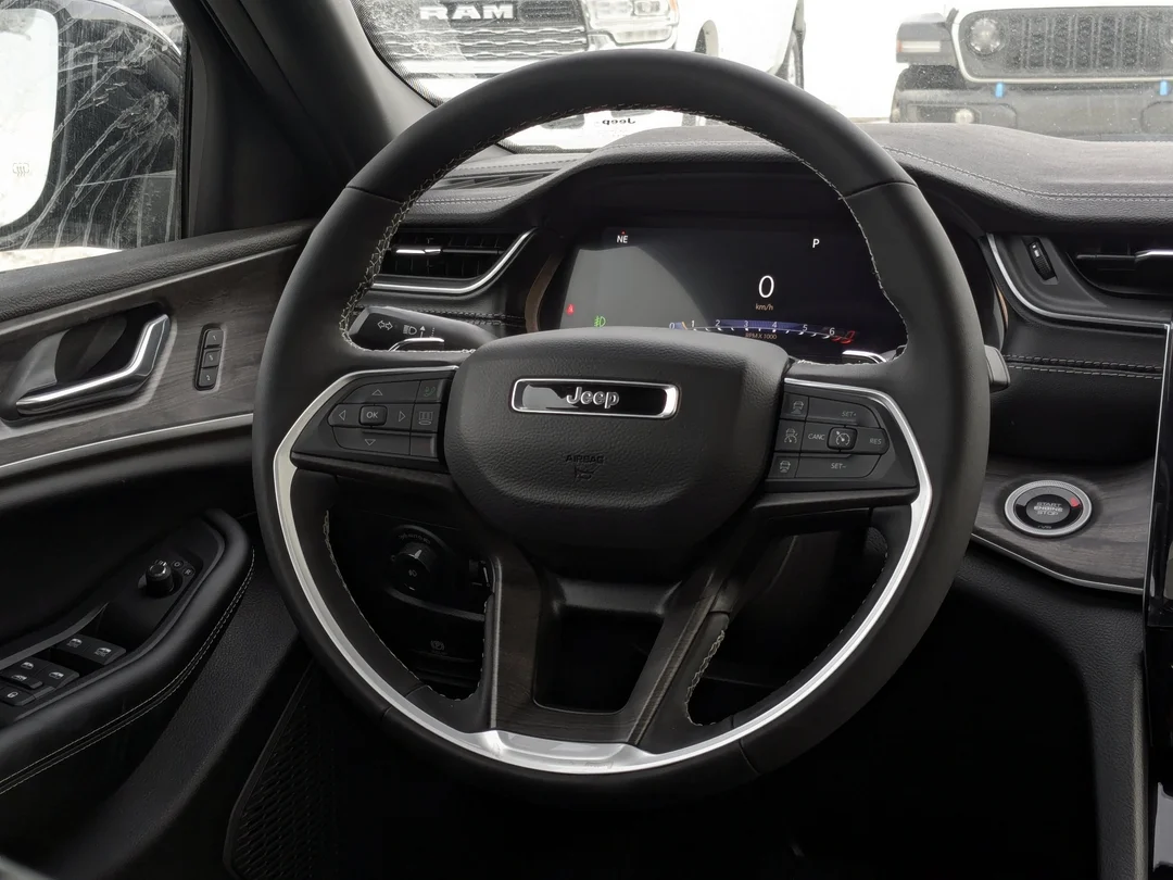 New 2025 Black Jeep Limited - - 4x4 - Luxury Tech II - Black App Pkge - Panoramic Sunroof & More! image 16