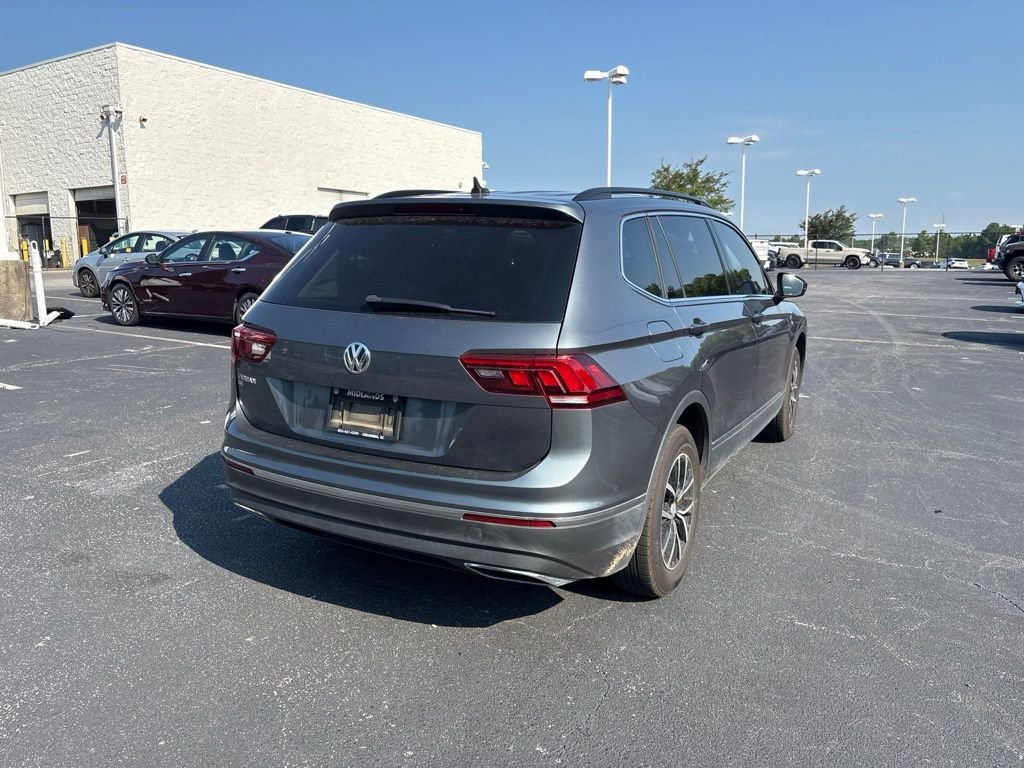Used 2021  Volkswagen 2.0T SE image 3