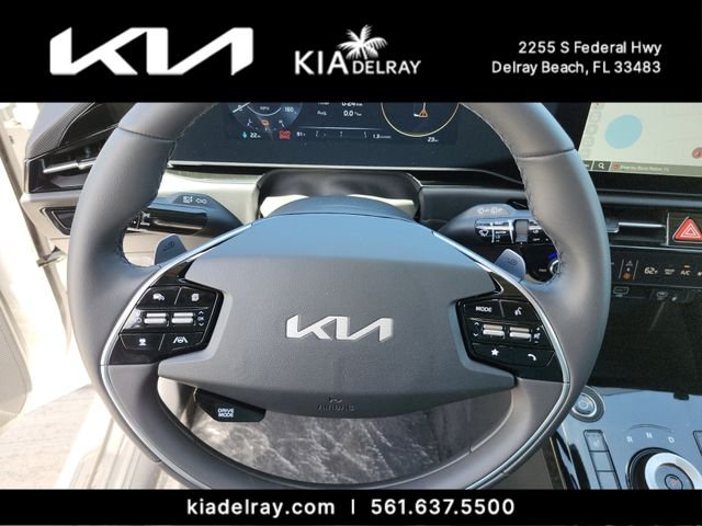 New 2026 Snow White Pearl Kia WIND image 29