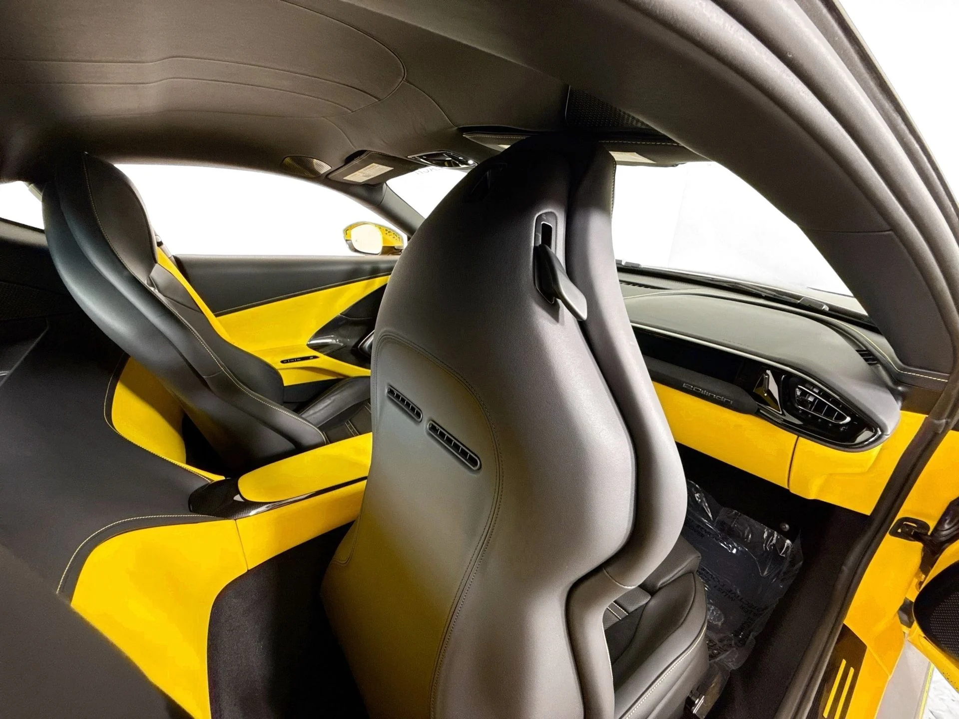 Certified Used 2025 Giallo Triplo Strato Ferrari Base image 23