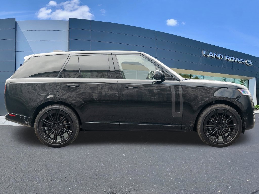 New 2026 Santorini Black Land Rover SE image 8