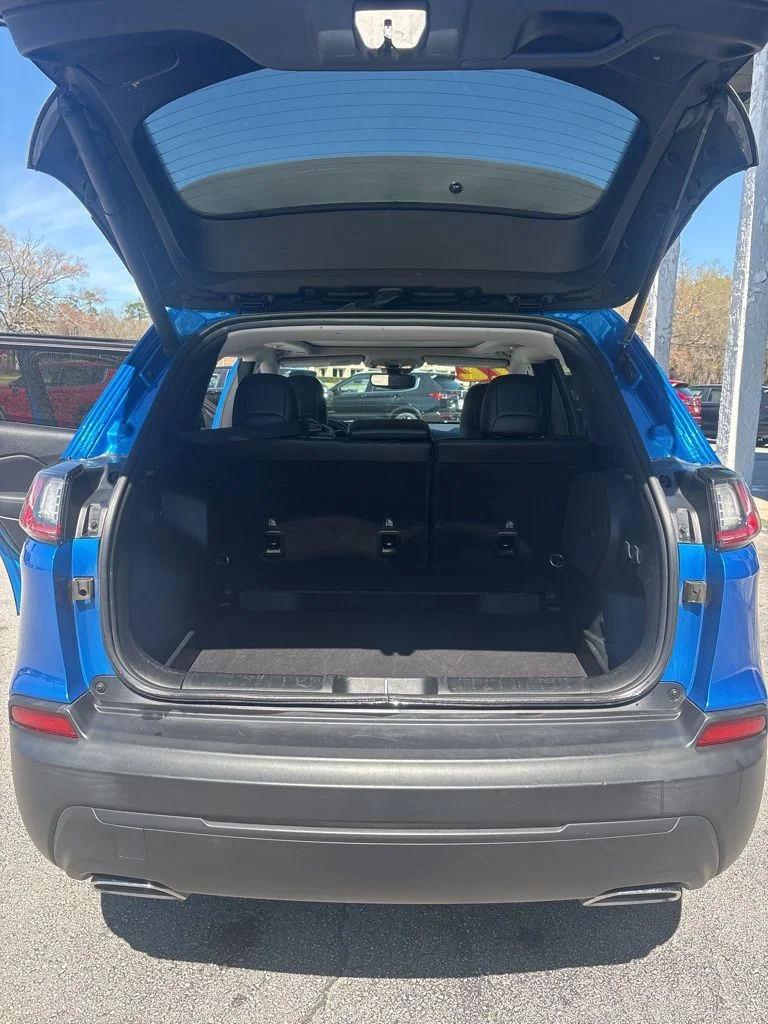 Used 2022 Blue Jeep Latitude Lux image 9