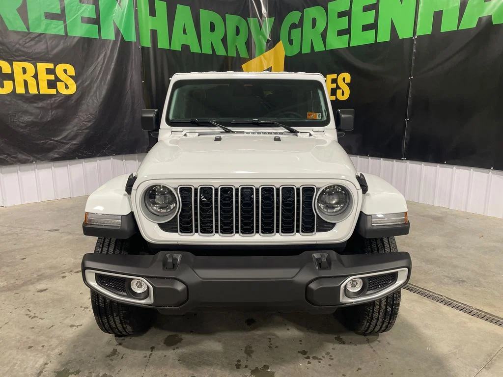 New 2026 Bright White Clear-Coat Exterior Paint Jeep Sahara image 2