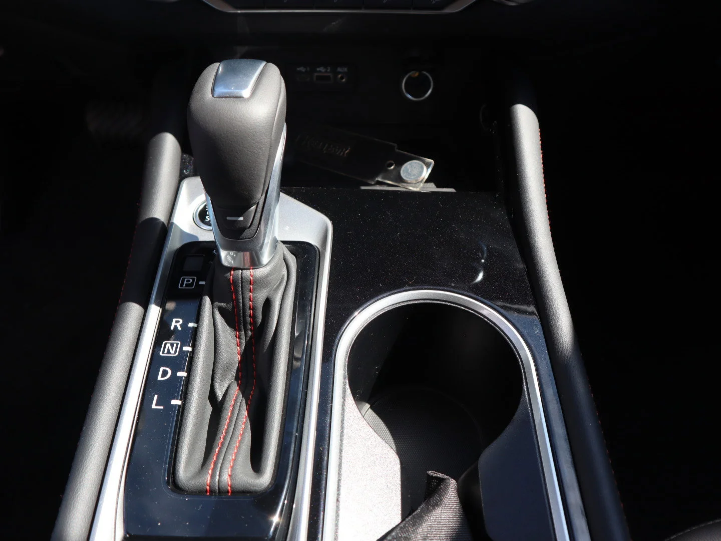 New 2025 Pearl White Tricoat Nissan SR image 23