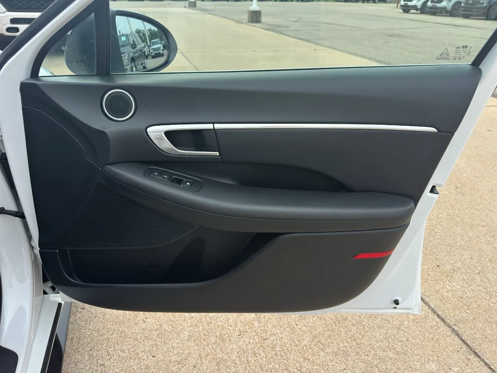 Used 2023 Serenity White Hyundai SEL image 30