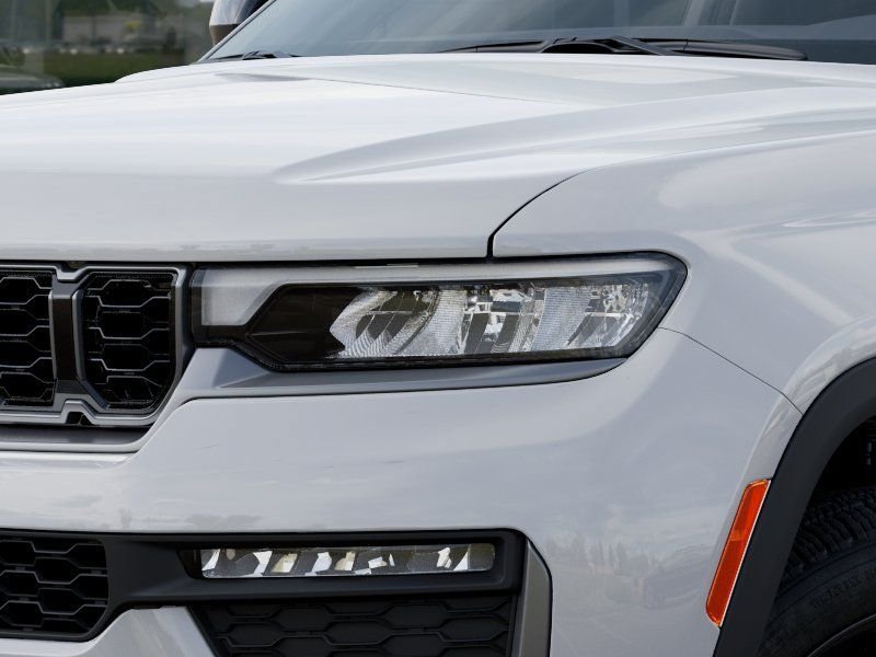 New 2026 Bright White Clear-Coat Exterior Paint Jeep Limited image 10