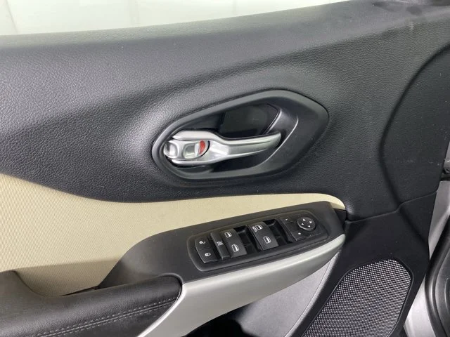 Used 2017 Silver Jeep Sport image 12