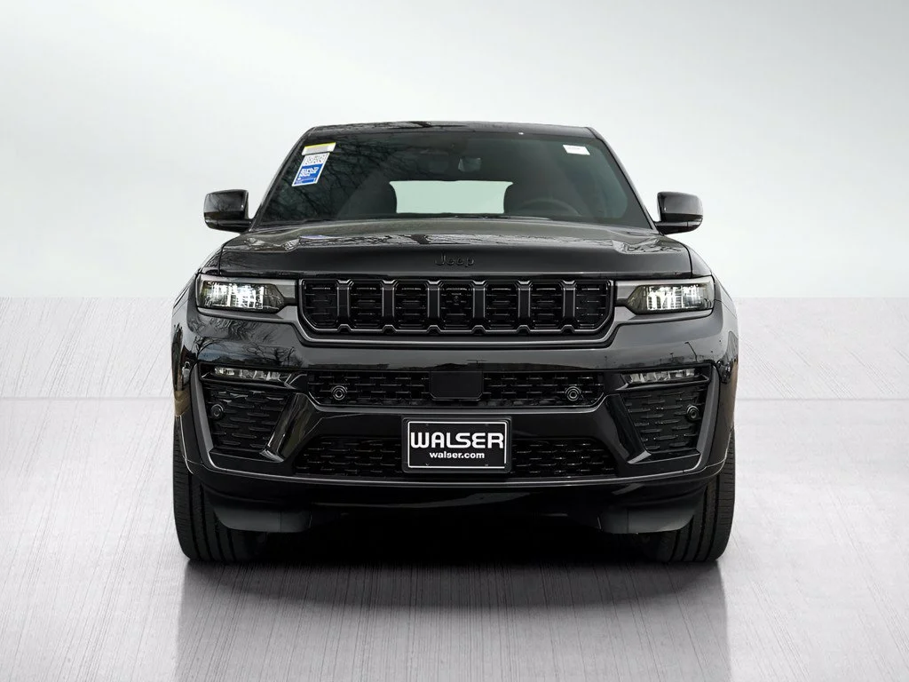 New 2026 Diamond Black Crystal Pearlcoat Jeep Limited Reserve image 2