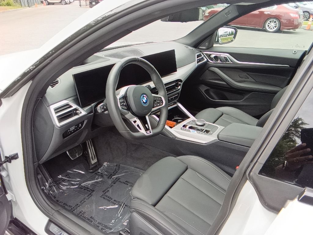 Certified Used 2025 Mineral White Metallic BMW xDrive40 image 12