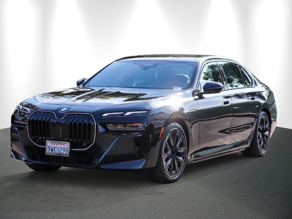 Used 2026 Black Sapphire Metallic BMW 750e xDrive image 3