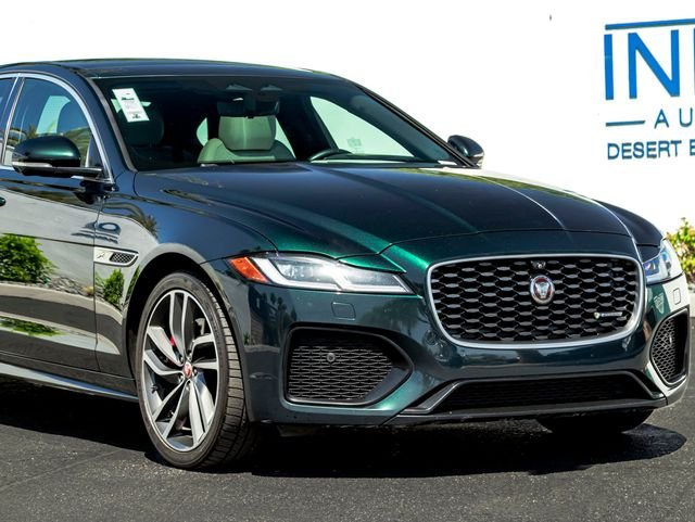 Used 2021 British Racing Green Metallic Jaguar R-Dynamic SE image 5