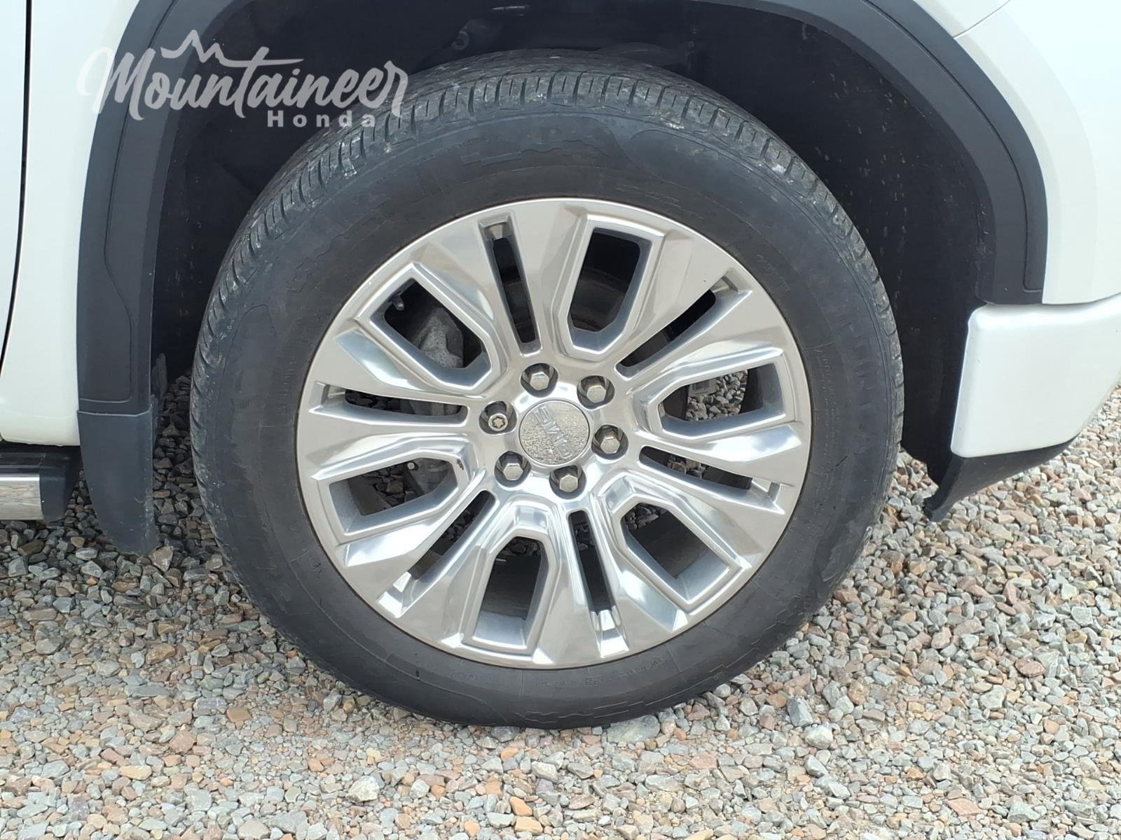 Used 2020 White Frost Tricoat GMC Denali image 9