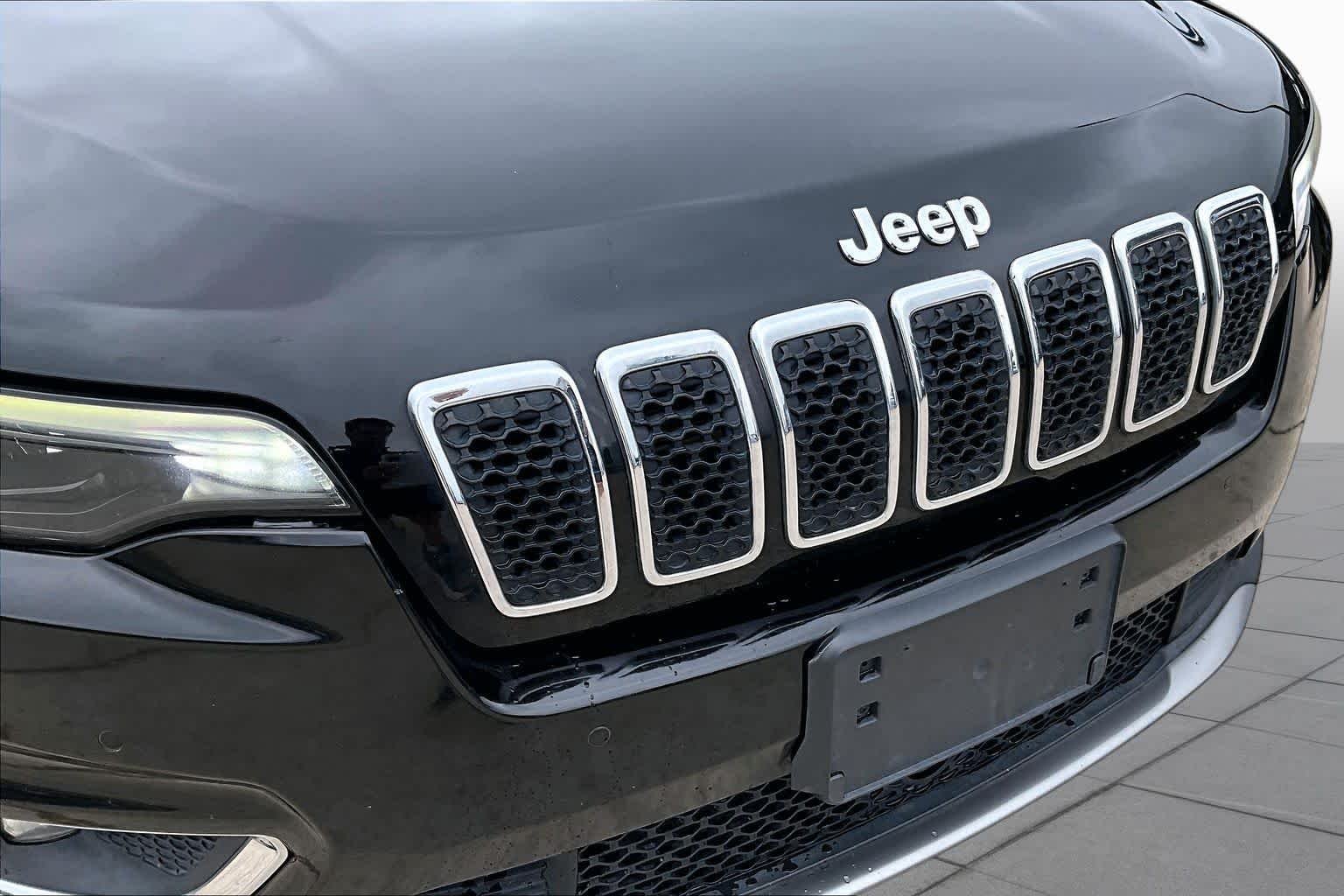 Used 2020 Diamond Black Crystal Pearlcoat Jeep Limited image 30