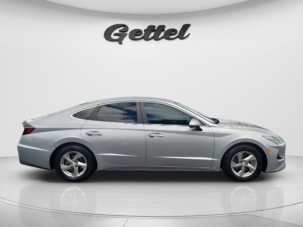 Certified Used 2022 Silver Hyundai SE image 4