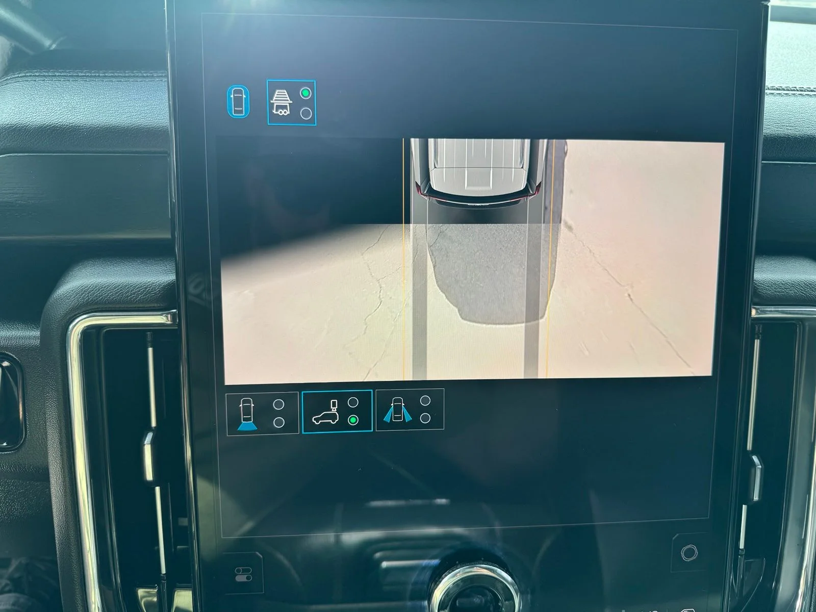 Used 2025 Silver GMC Denali image 24