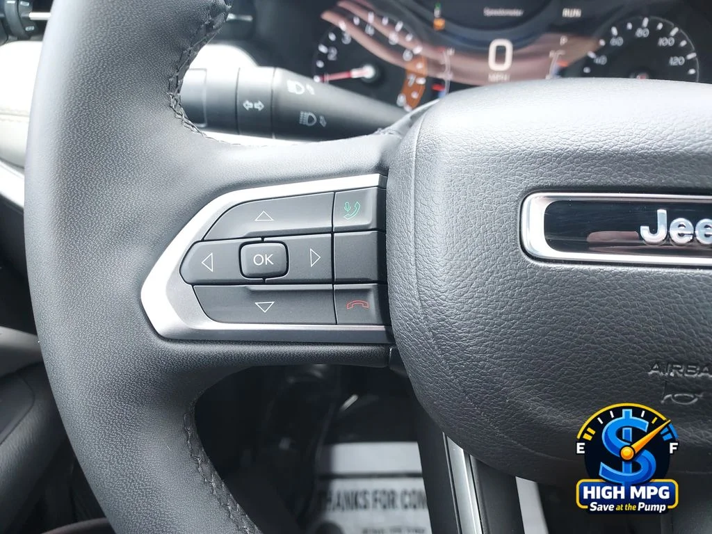 Used 2025 White Jeep Limited image 11
