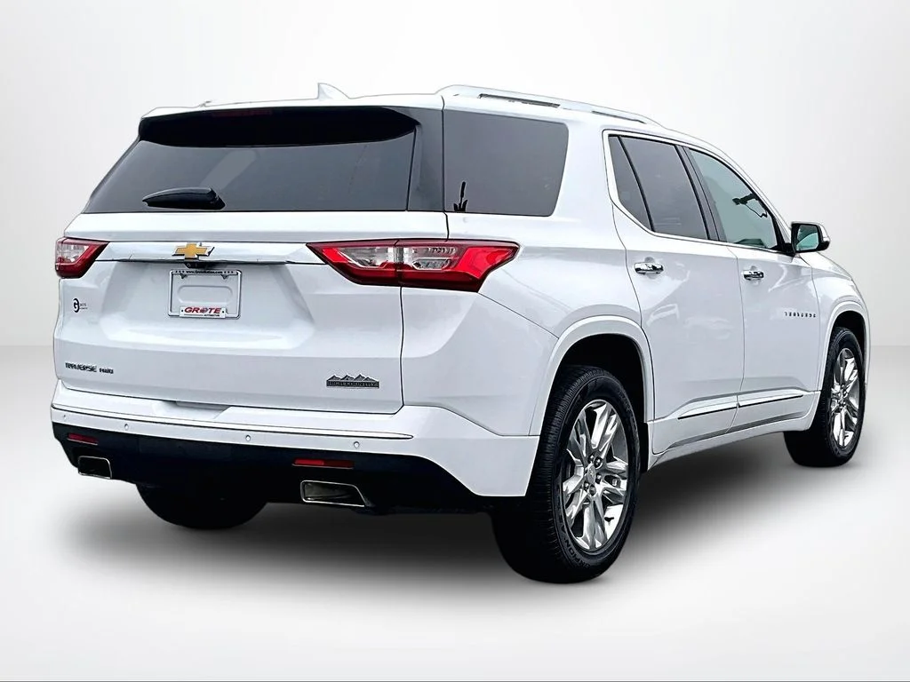 Used 2021 White Chevrolet High Country image 2