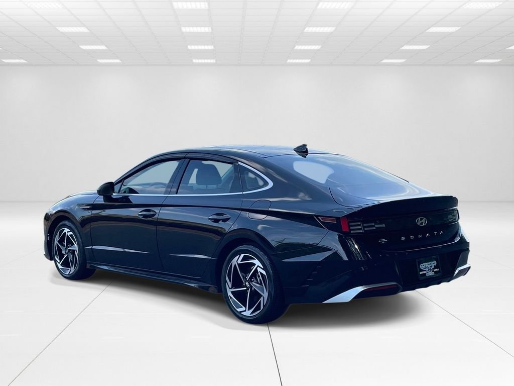 Certified Used 2024 Black Hyundai SEL image 4