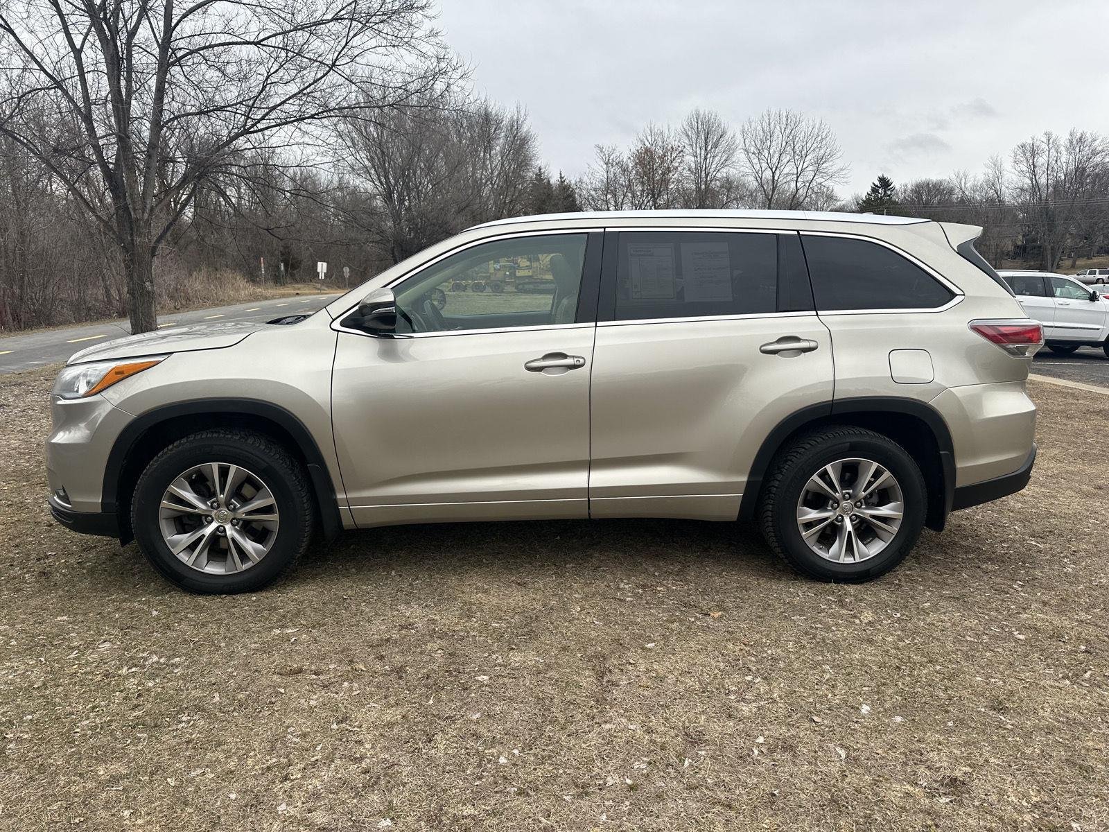 Used 2015 Toyota Highlander XLE with VIN 5TDJKRFH1FS120203 for sale in Waconia, Minnesota