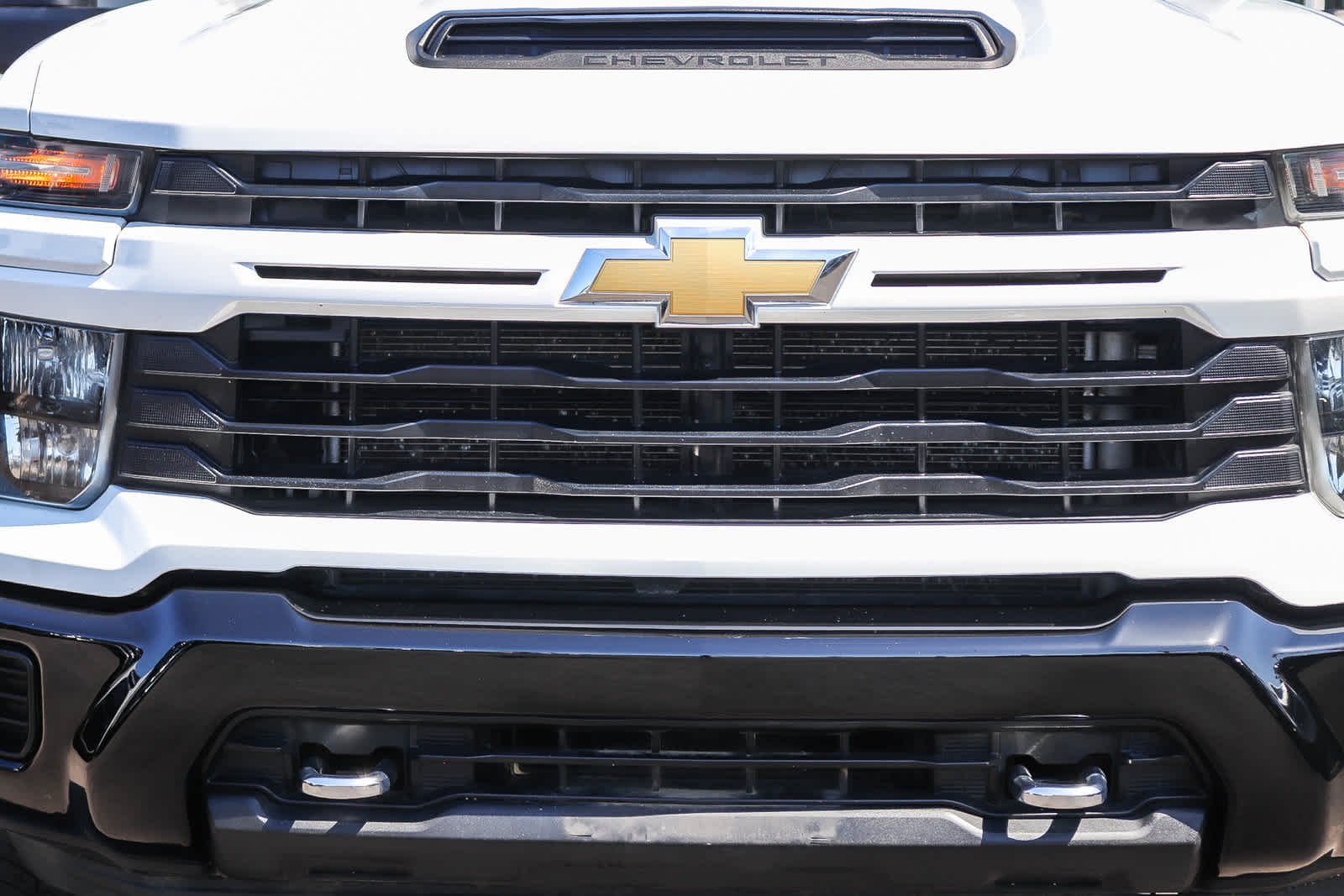 Used 2024 Summit White Chevrolet Custom image 9