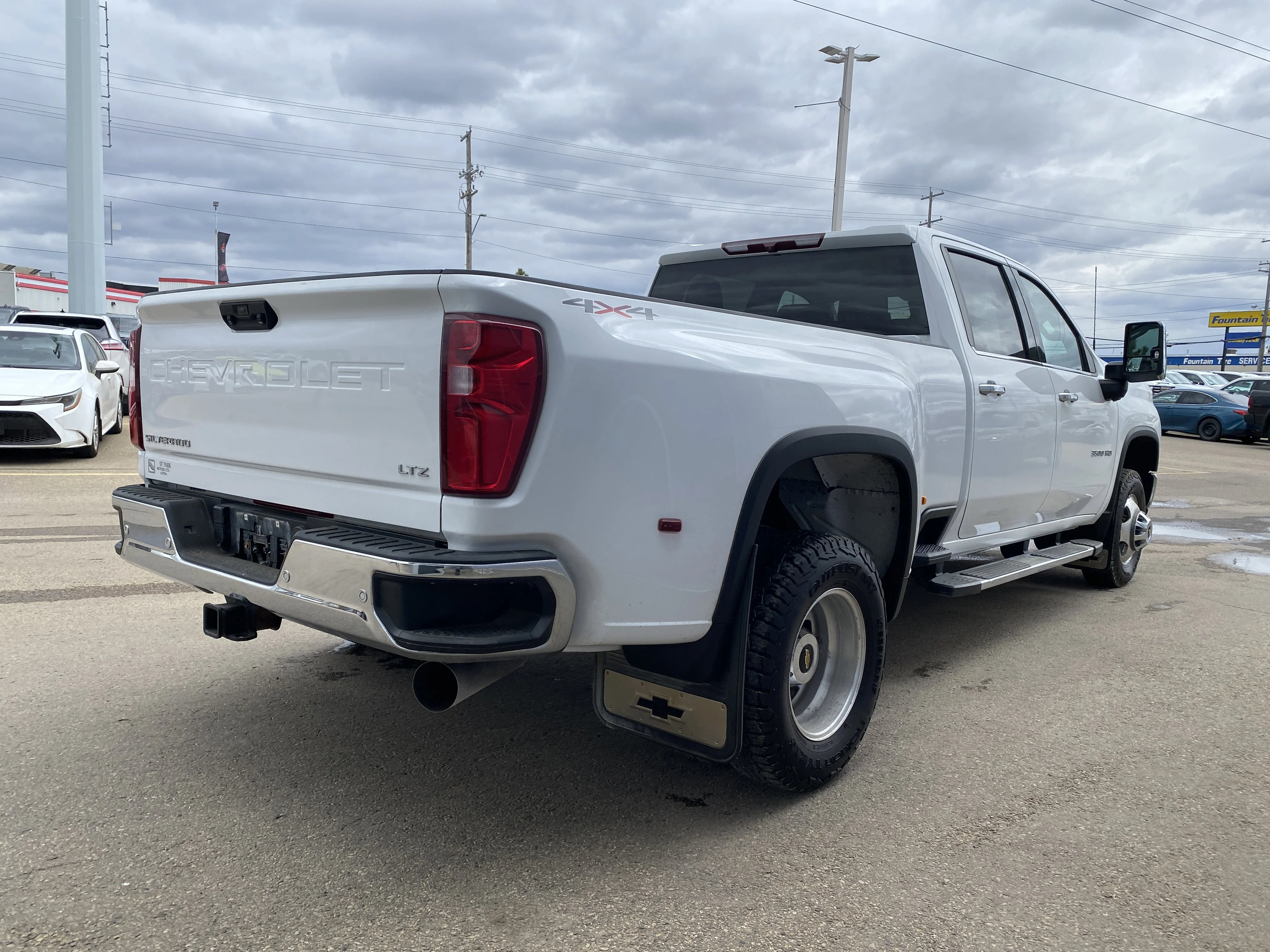 Certified Used 2020 Summit White Chevrolet LTZ Crew Cab  * DUALLY * LEATHER INTERIOR * TOW PACKAGE * image 5