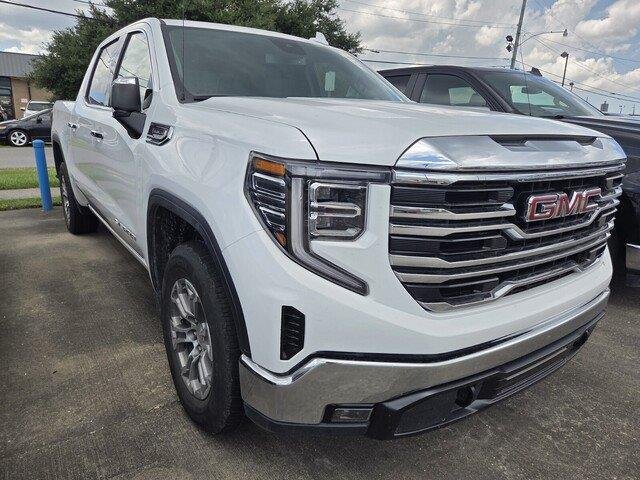 Used 2025 Summit White GMC SLT image 3